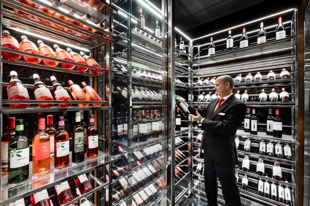 Supermercado u otro tipo de tienda en el hotel o alrededores