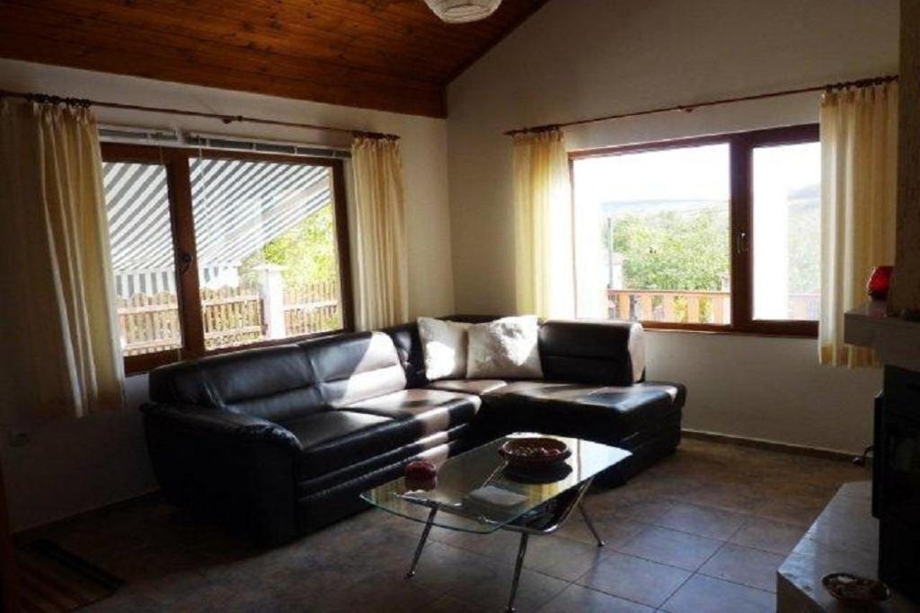 Sunflower Villa - Housity