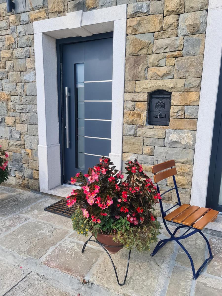 Luxury apartments step to the sea - Housity
