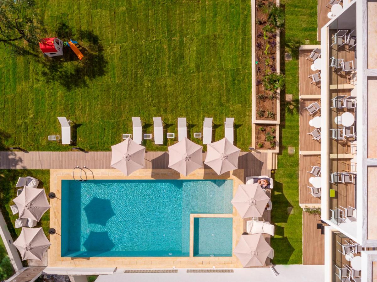 B&D Luxury Suites - Housity