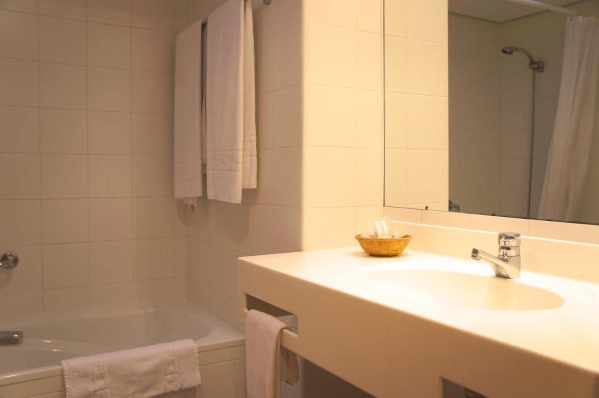 Un baño de Hotel Lodomar Spa & Talasoterapia