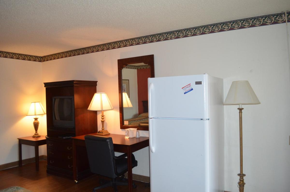 Granbury Inn and Suites - Housity
