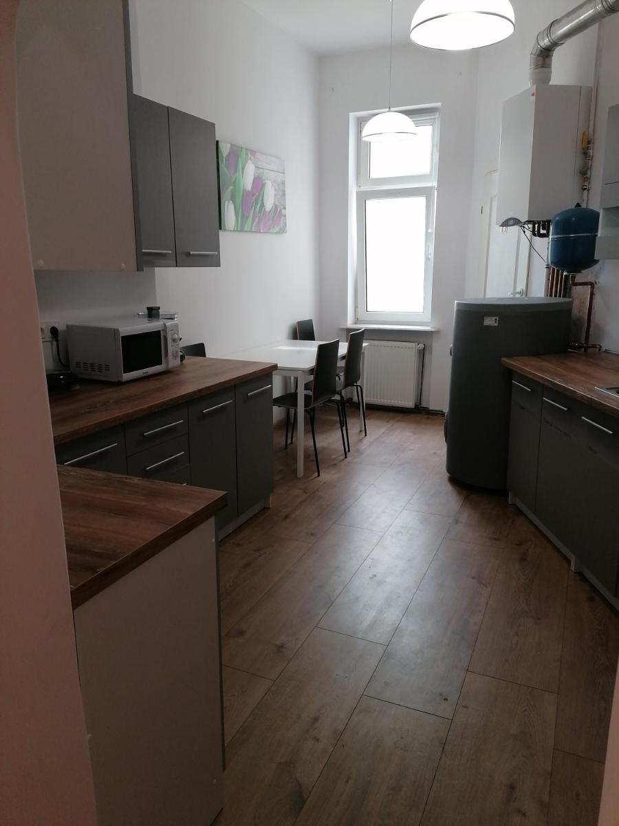 Hostel Tulip - pokój jednoosobowy nr 3 ze wspólną łazienką i kuchnią - Housity