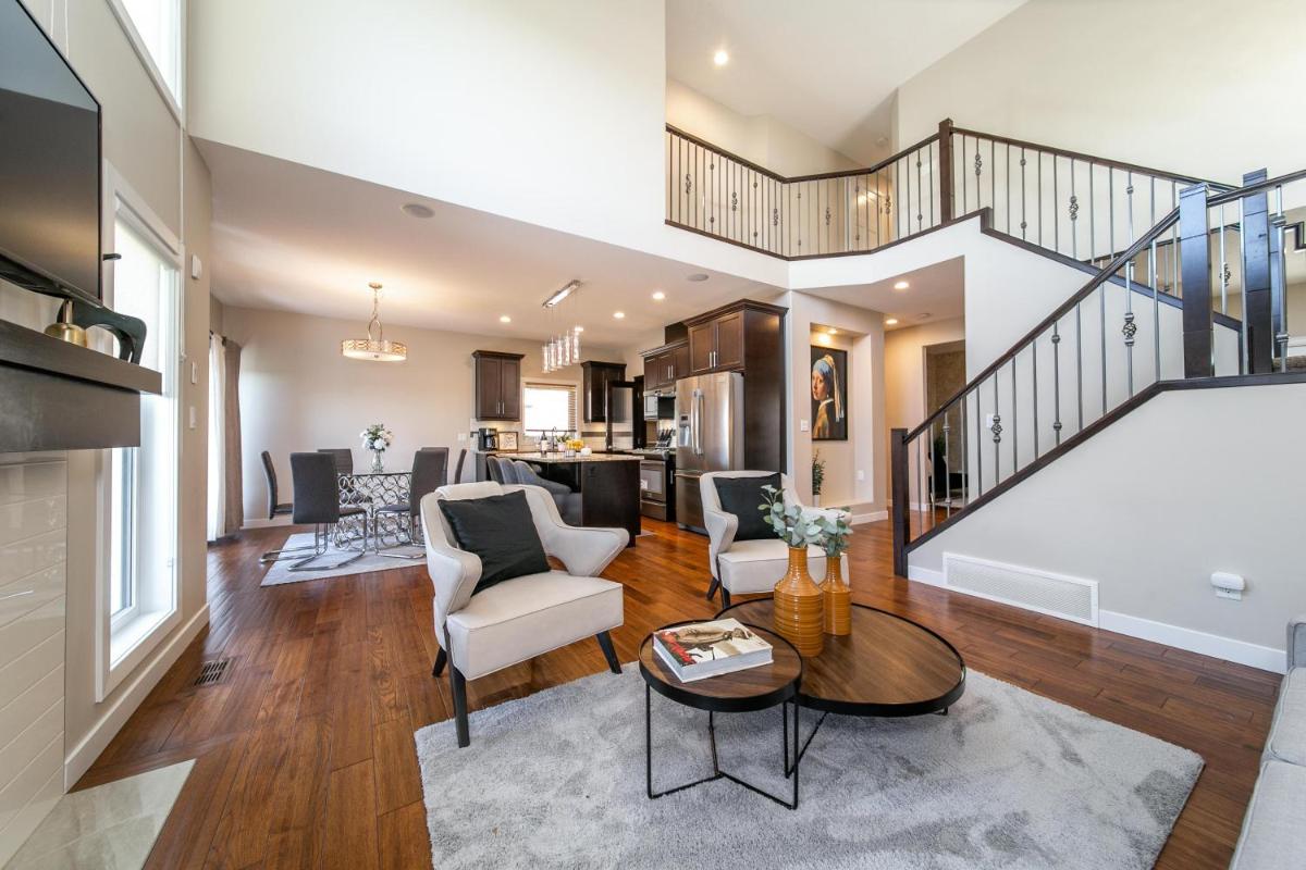 HUGE Luxury Home - Games Room - Double Garage & Fast Wi-Fi - Free Netflix - Housity