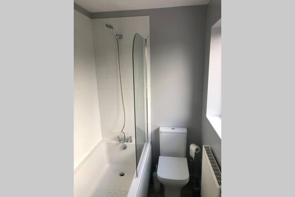 Serviced Accommodation 2 bed Town House - Housity