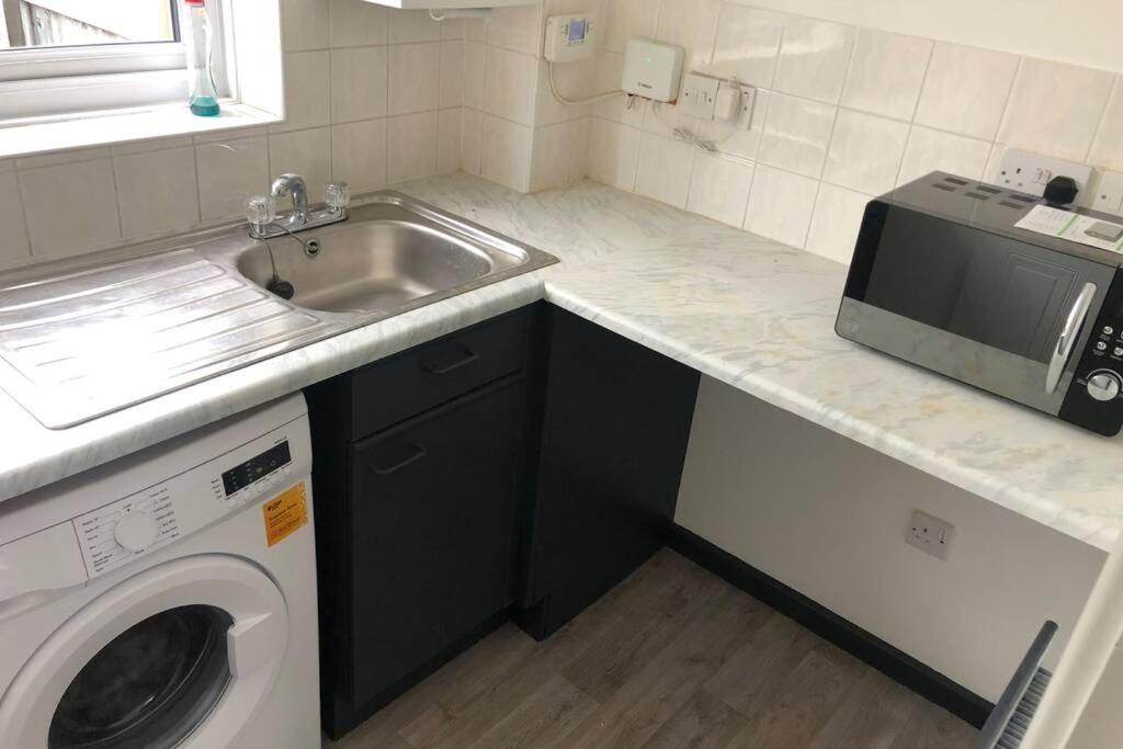 Serviced Accommodation 2 bed Town House - Housity