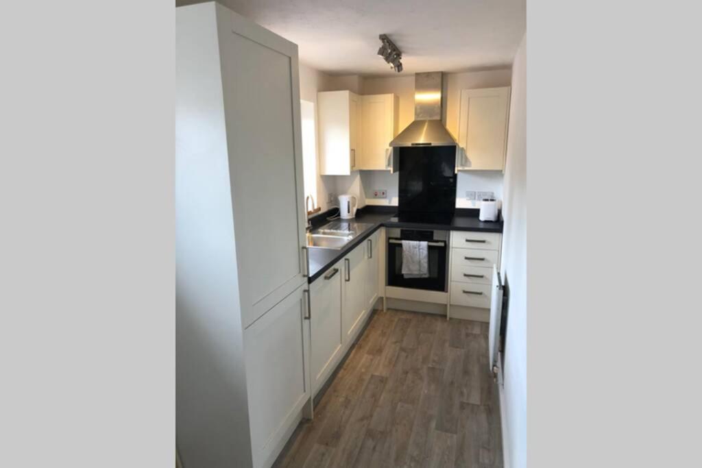 Serviced Accommodation 2 bed Town House - Housity