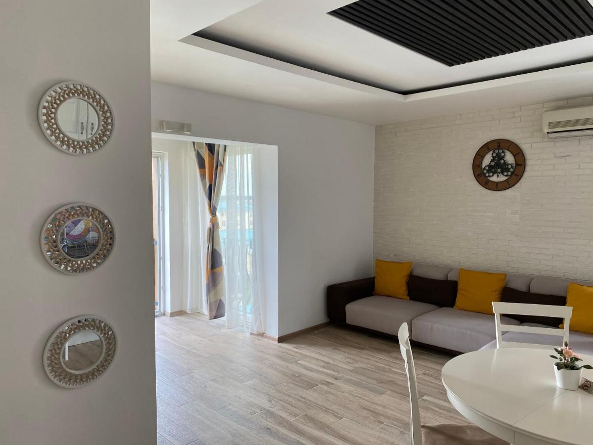 Sunny Deluxe Apartment Cosmopolis - Housity