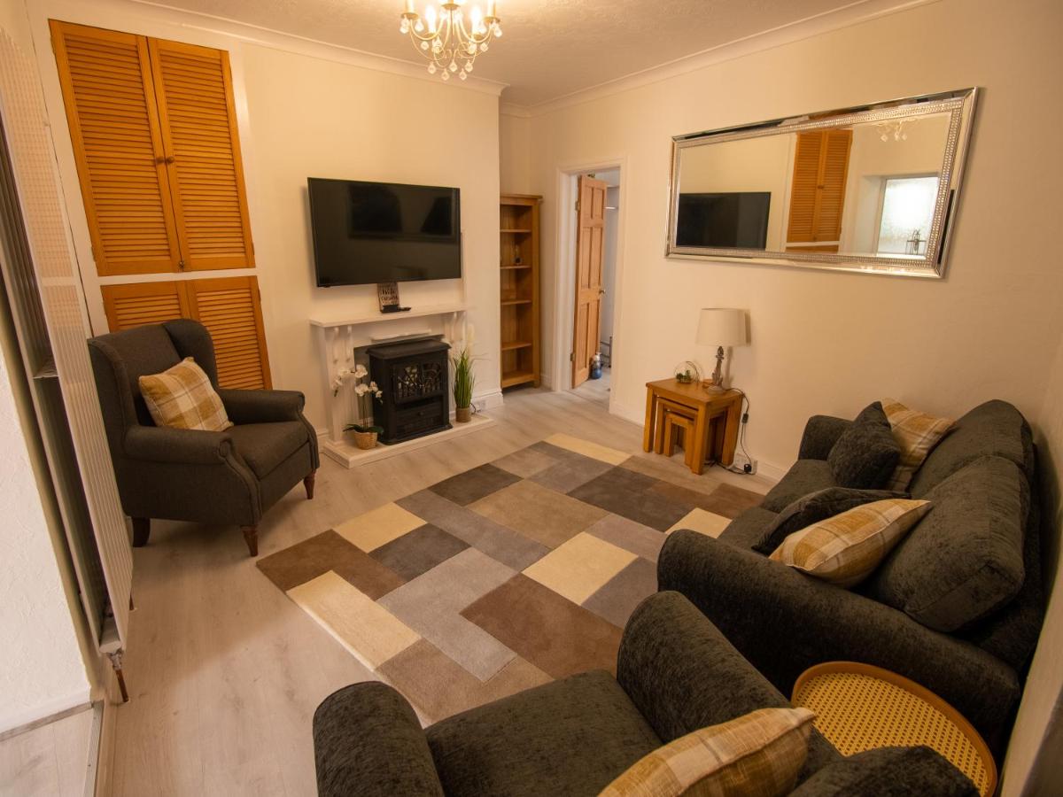 North Bay Holiday Apartment with Internet, Smart TV's and Patio Area - Housity