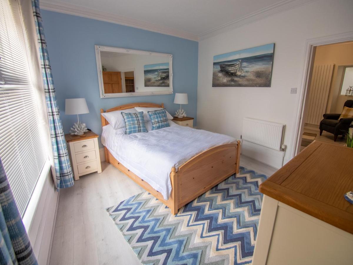 North Bay Holiday Apartment with Internet, Smart TV's and Patio Area - Housity