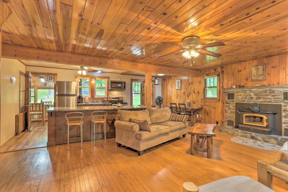 Tafton Cottage with Fire Pit and Grill Steps to Lake! - Housity