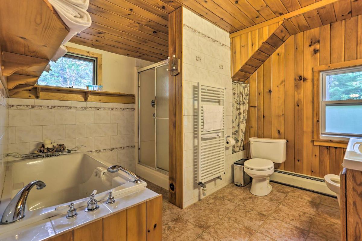 Tafton Cottage with Fire Pit and Grill Steps to Lake! - Housity