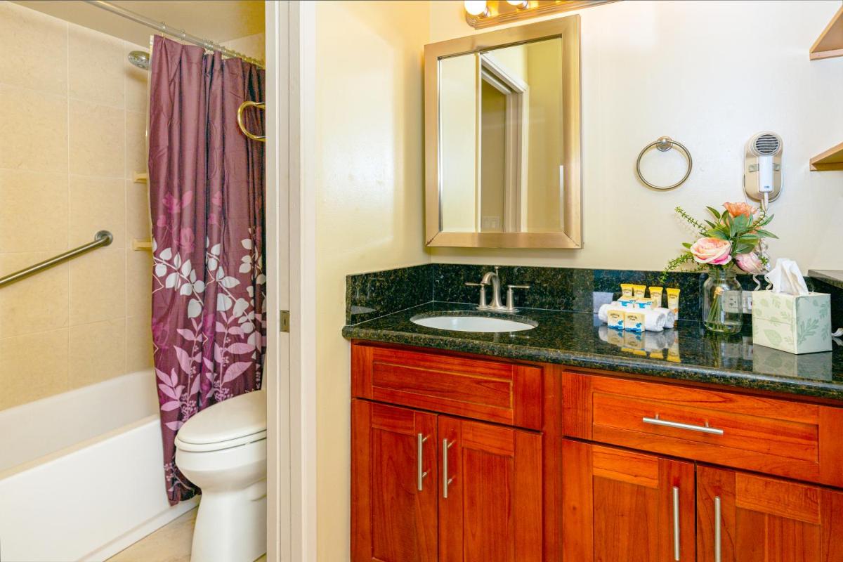 Waikiki Banyan 1 BR - Mountain Views & Parking - Housity