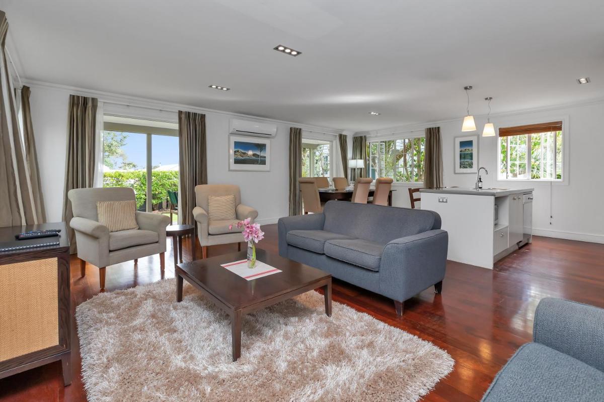 Russell Cottages - Russell Holiday Home - Housity