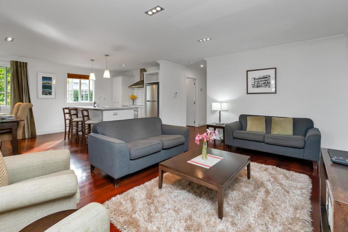 Russell Cottages - Russell Holiday Home - Housity