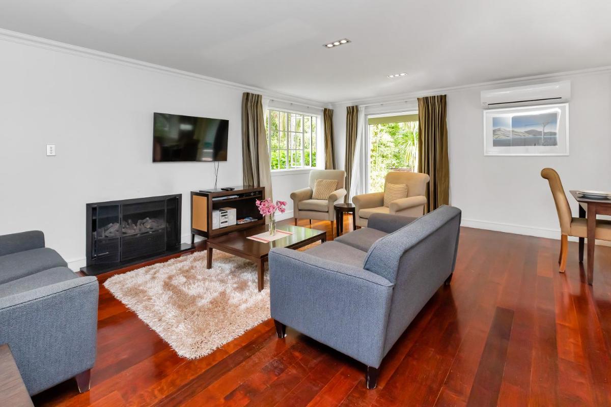Russell Cottages - Russell Holiday Home - Housity