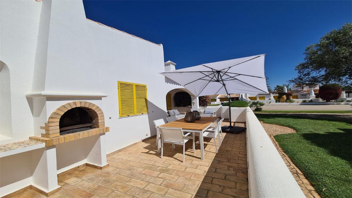 Vila Chez Lee, 219 Aldeia do Golf-CleverDetails - Sleeps 6, quiet area - Housity