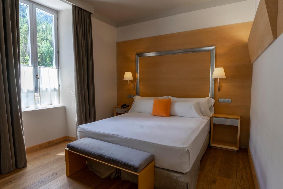 Cama o camas de una habitación en Gran Hotel – Balneario de Panticosa