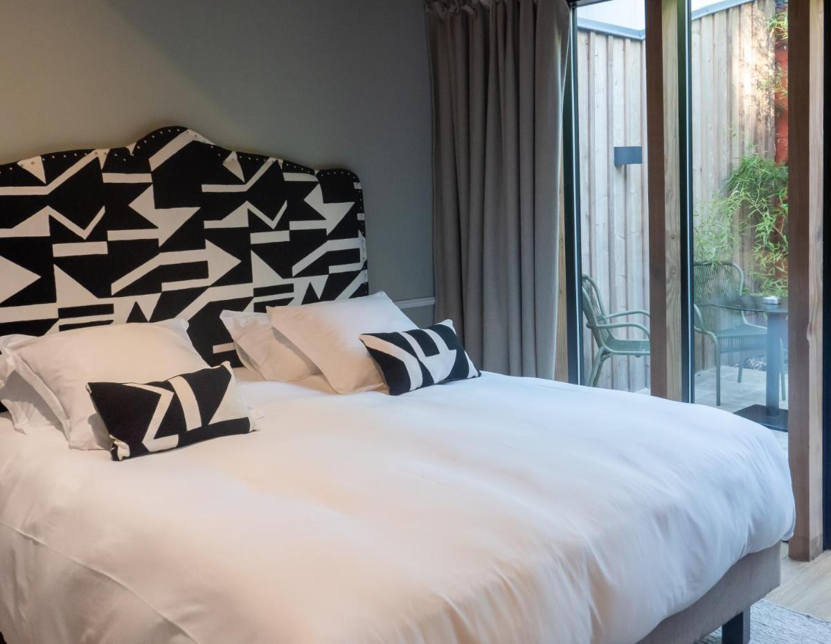 Un ou plusieurs lits dans un hébergement de l'établissement Hôtel Maison Pavlov - Restaurant & Spa - Bordeaux Bouscat