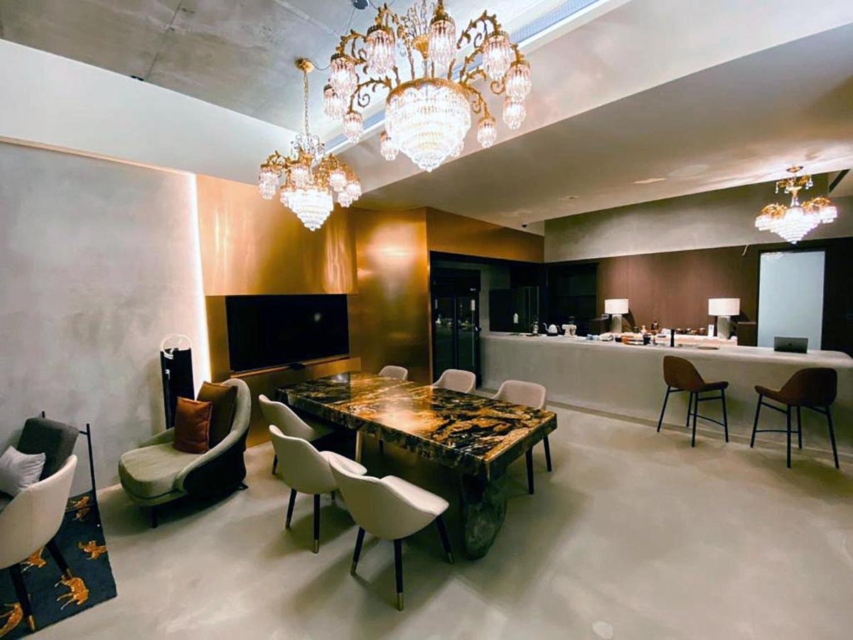 W house - Housity