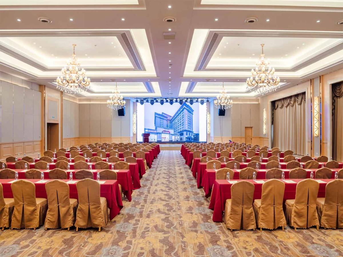 Suitetrails - Vienna International Hotel Shanghai Pudong New District Dishui Lake Univeristy City