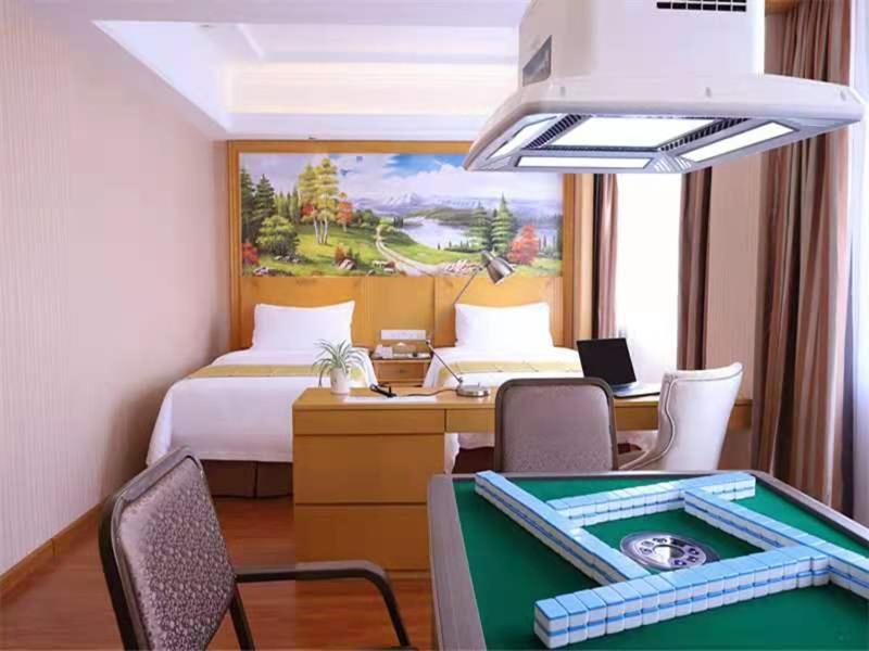 Vienna Hotel Pingxiang Lvyin Square - Housity