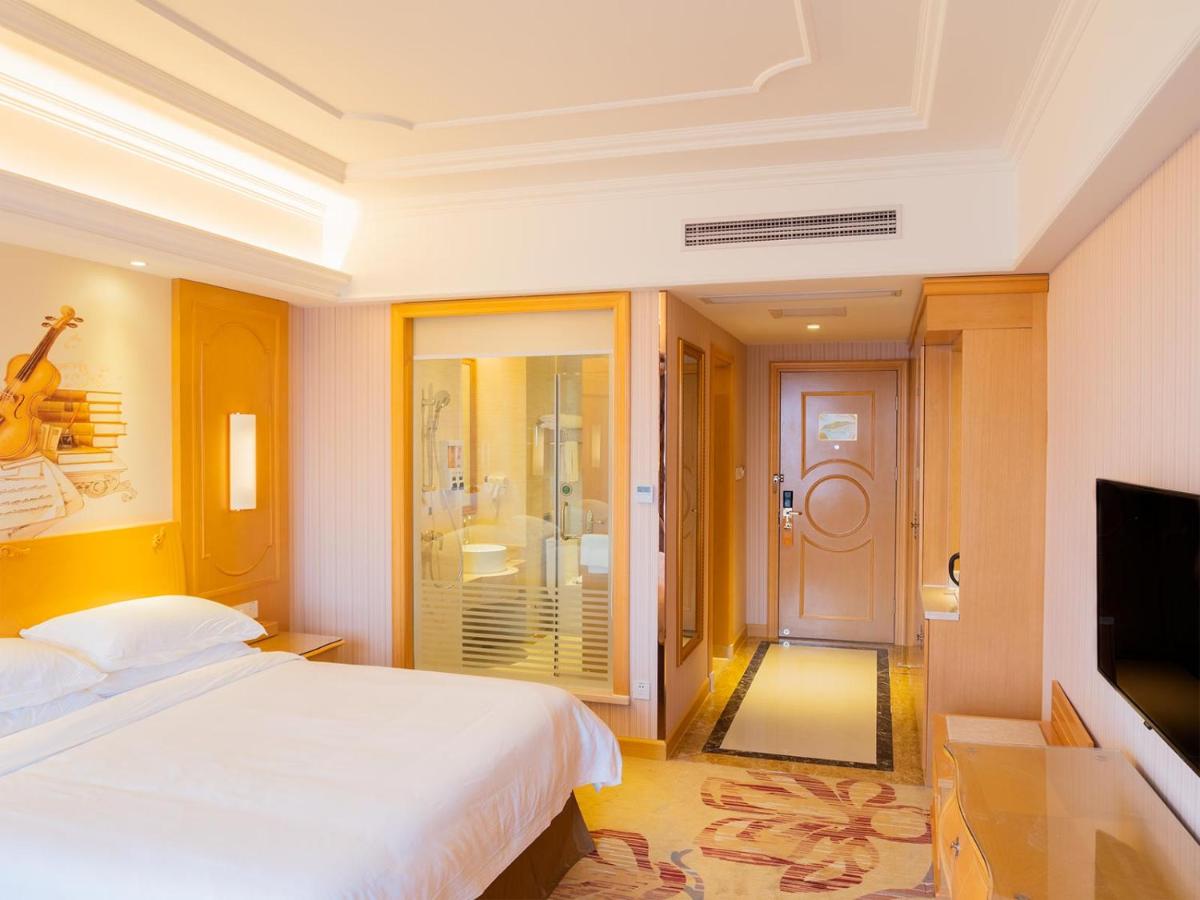 Suitetrails - Vienna International Hotel Shanghai Pudong New District Dishui Lake Univeristy City