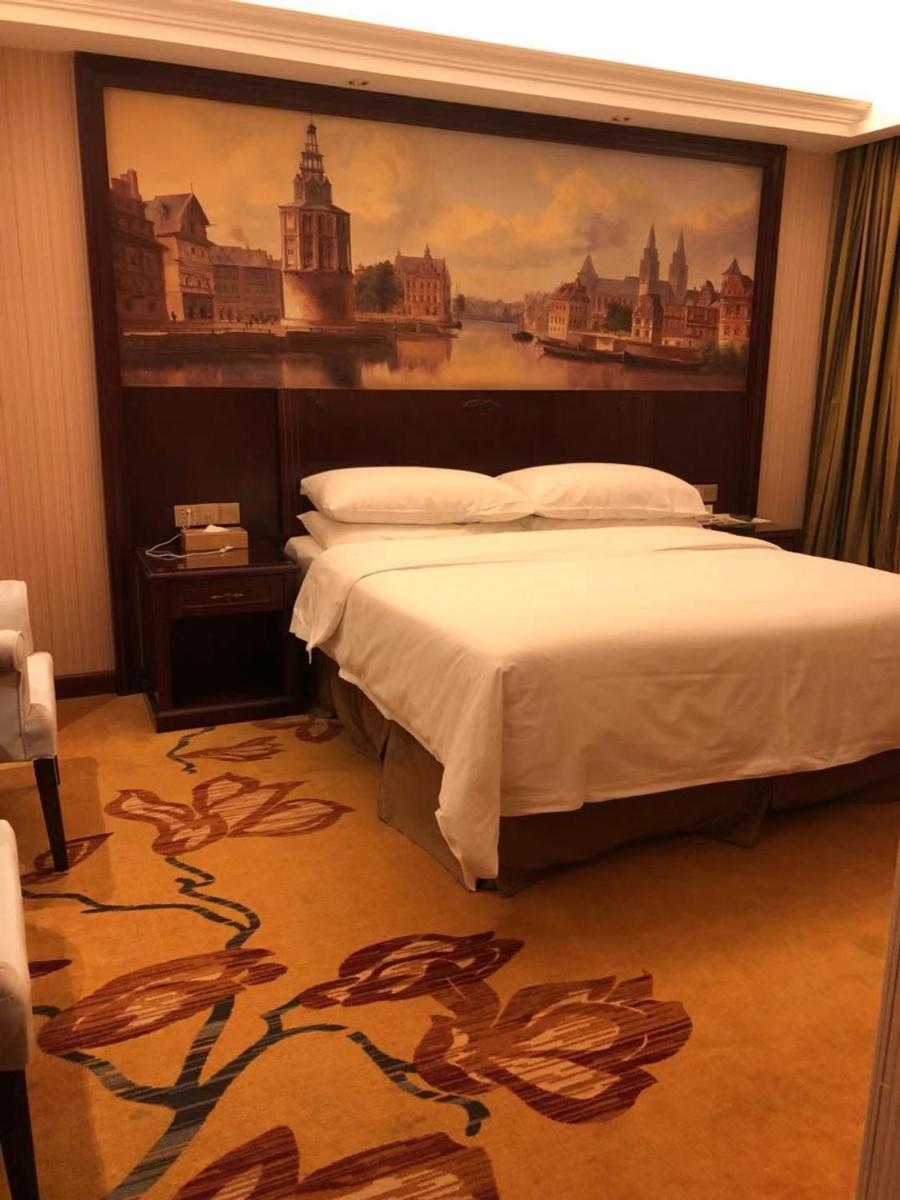 Vienna Hotel Guangdong Donguan Daling Mountain Sports Park - Housity
