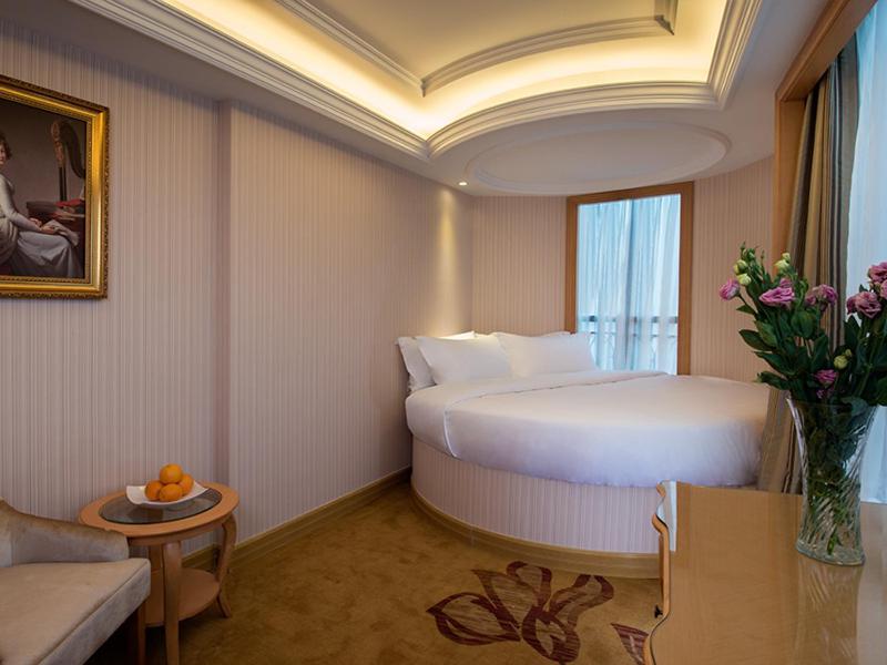 Vienna Hotel Shenzhen Xiashuijing Subway Station - Housity