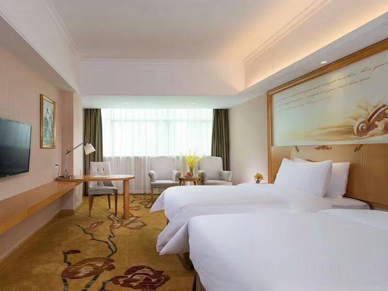 Vienna Hotel (Huizhou Daya Bay Xinyi Store) - Housity