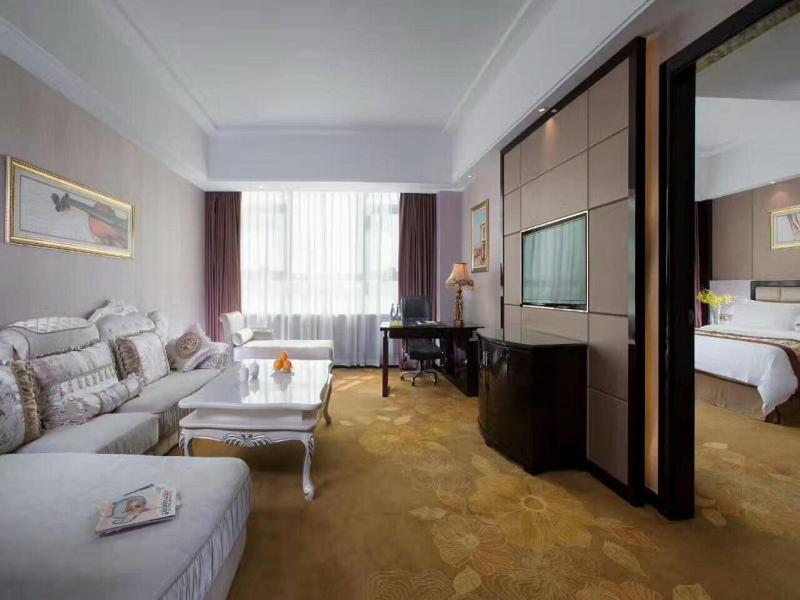 Vienna International Hotel Guangdong Zhongshanbei Station - Housity