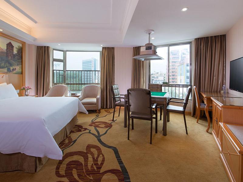 Vienna Hotel Shenzhen Dalang Clothing Base - Housity