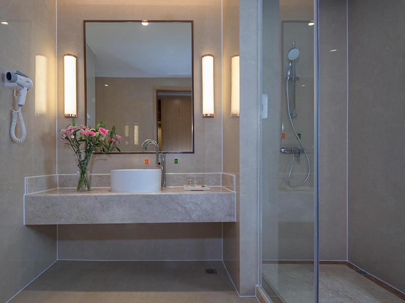 Vienna International Hotel(Jinjiang Jordan Center) - Housity
