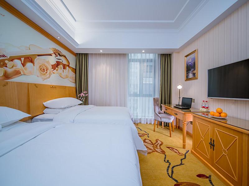 Vienna Hotel Whhan xingye road stone bridge subway station store - Housity