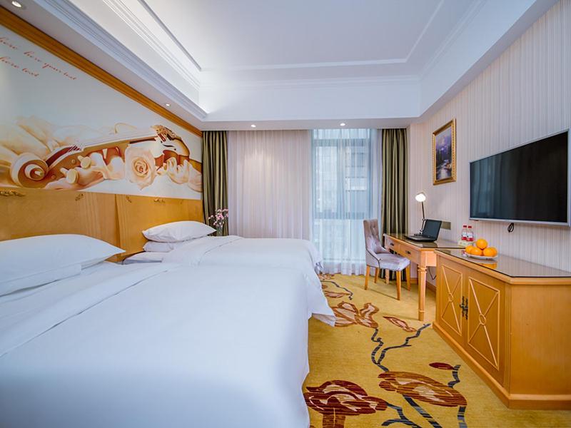 Vienna Hotel Whhan xingye road stone bridge subway station store - Housity