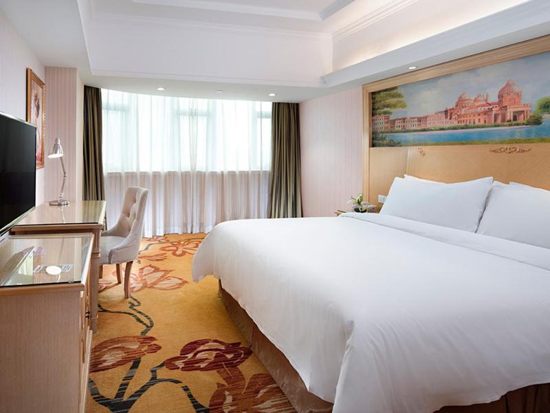 Vienna Hotel Huizhou Dahuxi - Housity