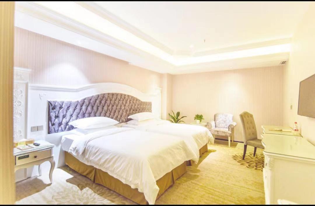 Vienna International Hotel Guilin Wanda Plaza - Housity