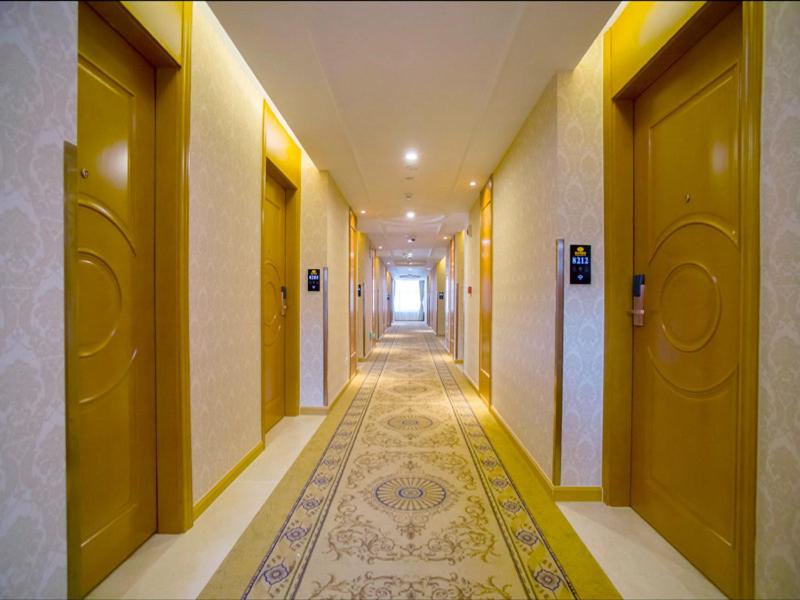 Vienna Hotel (shanghai jiadingxincheng yuanxianghudian) - Housity