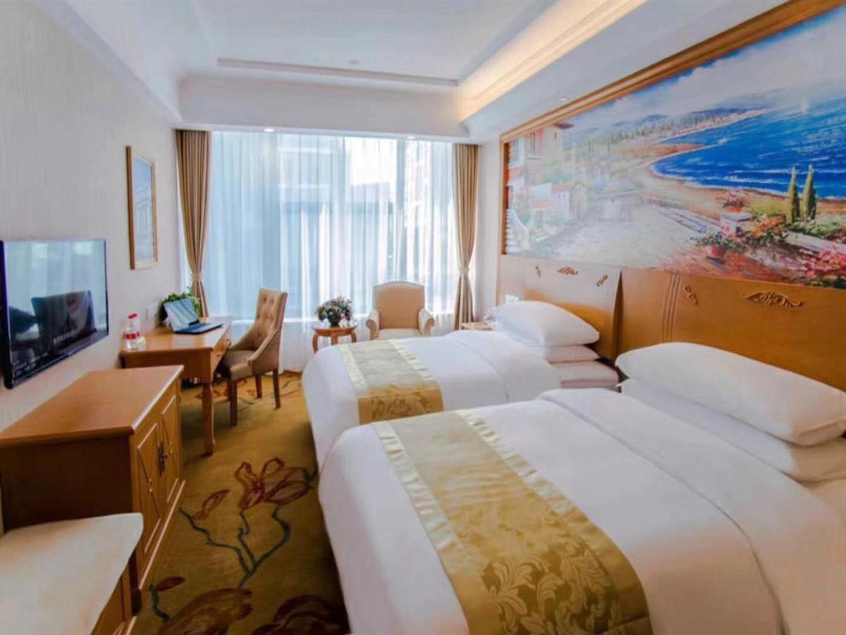 Vienna Hotel (shanghai jiadingxincheng yuanxianghudian) - Housity