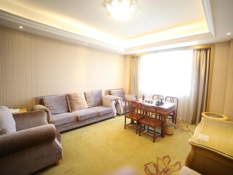 Vienna International Hotel Shanghai Pujiang Town - Housity