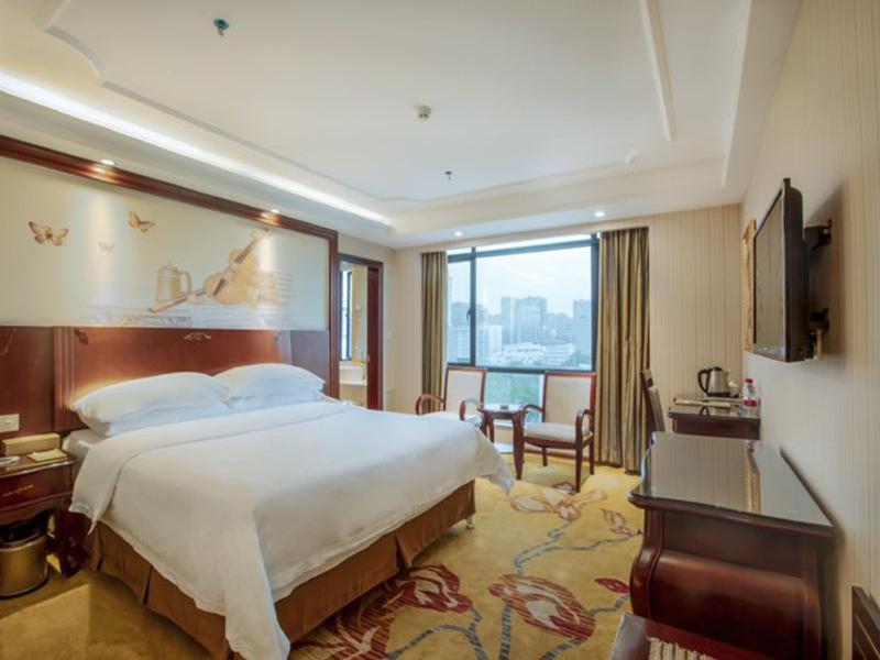 Vienna International Hotel Jieyang Jieyanglou - Housity