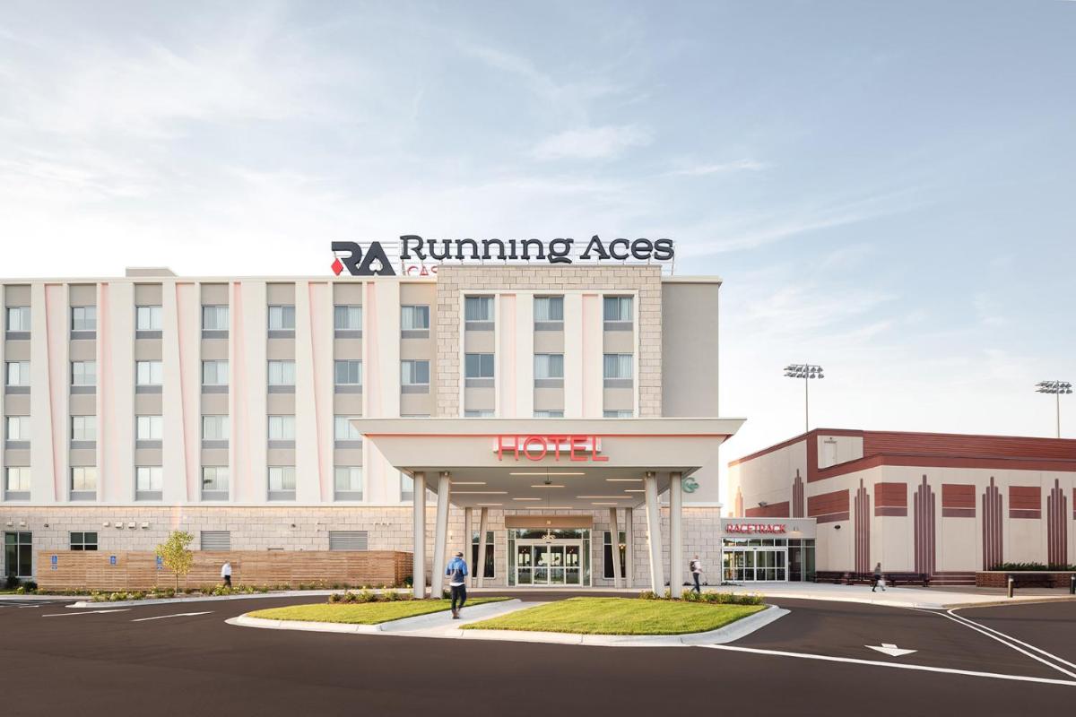 Running Aces Hotel & Casino, Trademark Collection by Wyndham - Housity