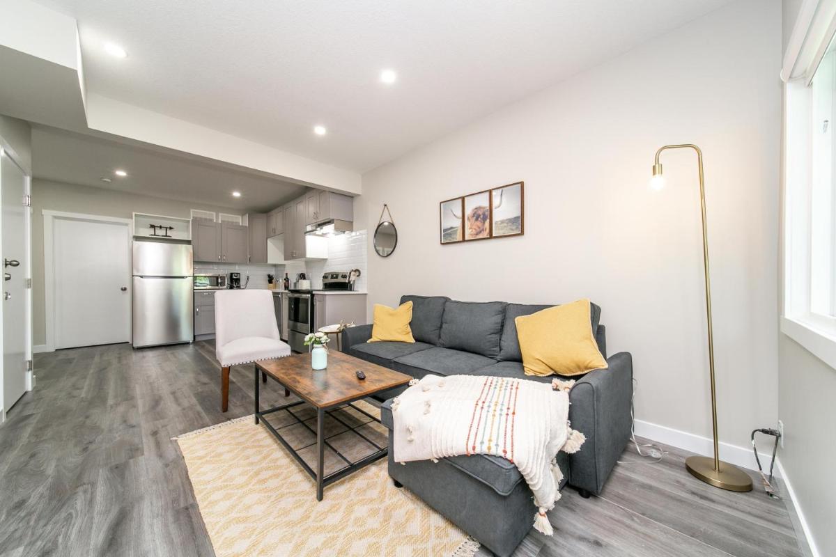 Modern Oasis Guest Suite I Walk out Patio I WEM I WiFi! - Housity