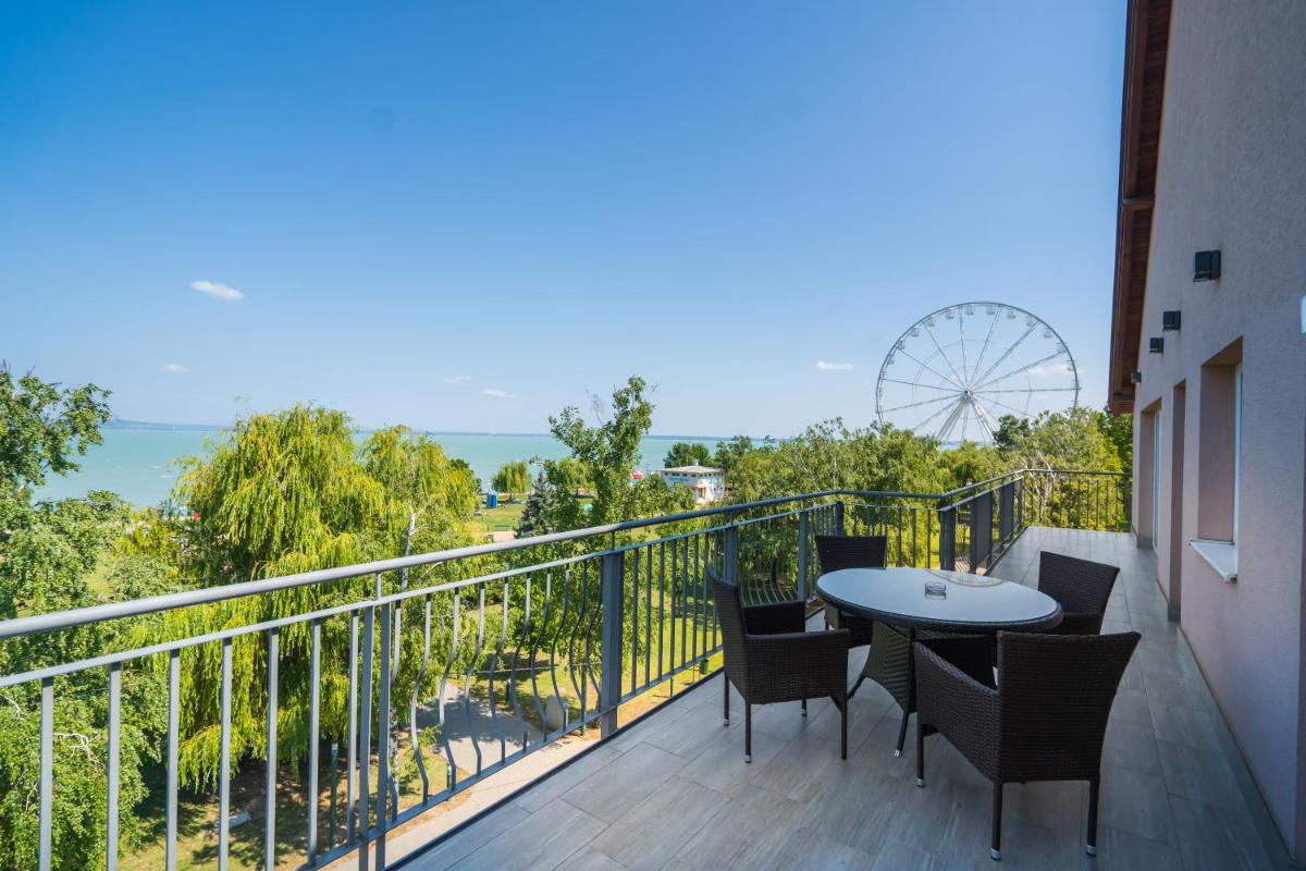 Hotel La Riva - Housity