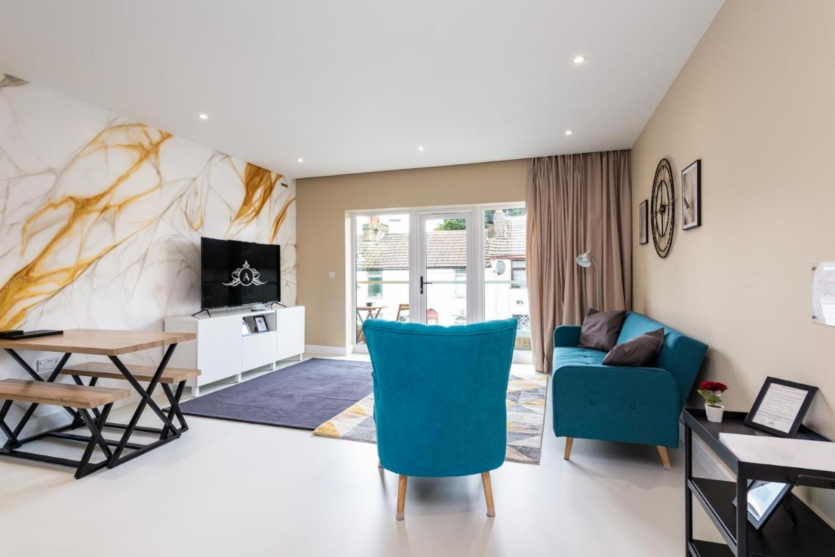 Quiet Flat for Working Guests - Book Now - Apartment 4 - Housity