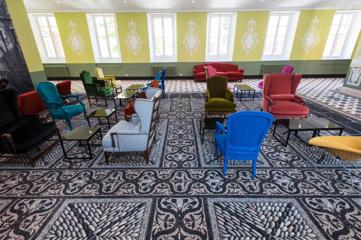 Coin salon dans l'établissement Jules César Hotel & Spa Arles - MGallery Collection