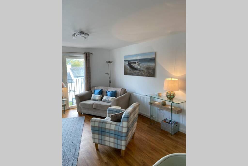 Riverside View Apartment in Balloch, Loch Lomond - Housity