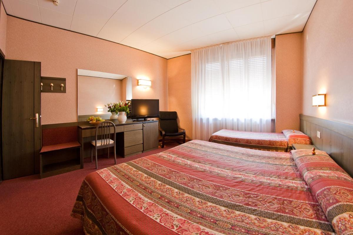 Hotel Cles - Housity