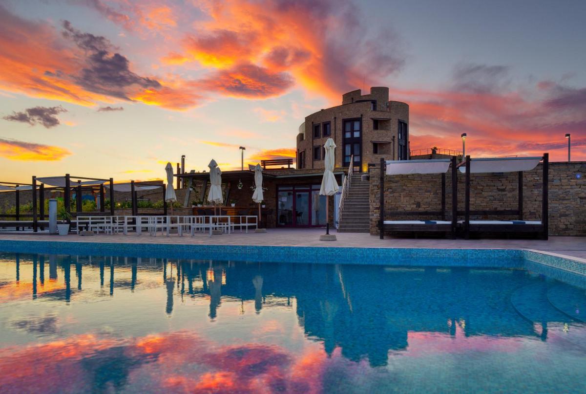 Hotel Soli Invicto - Housity