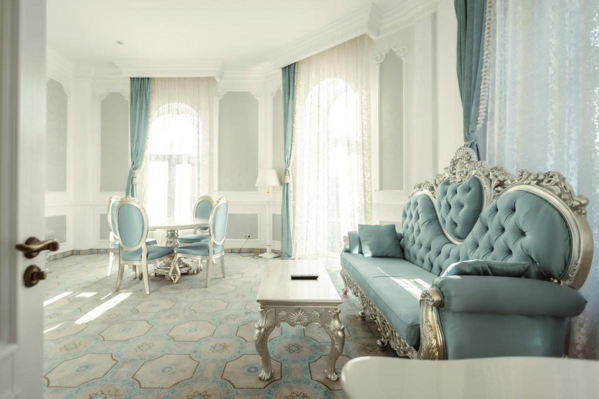Royal Grand Hotel - Housity